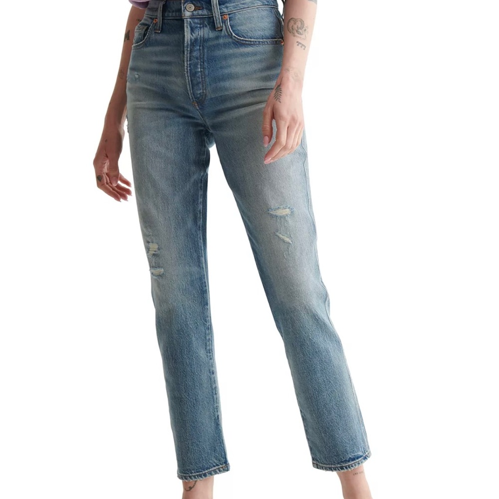 Lucky Brand Distressed High Rise Mom Jean Drew. Size 10/30.